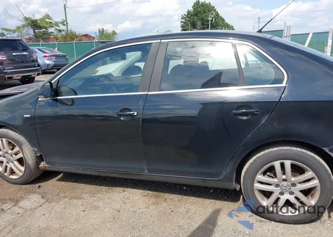 2007 Volkswagen Jetta Wolfsburg Edition z USA, uszkodzony, nr VIN 3VWEF71K17M061522